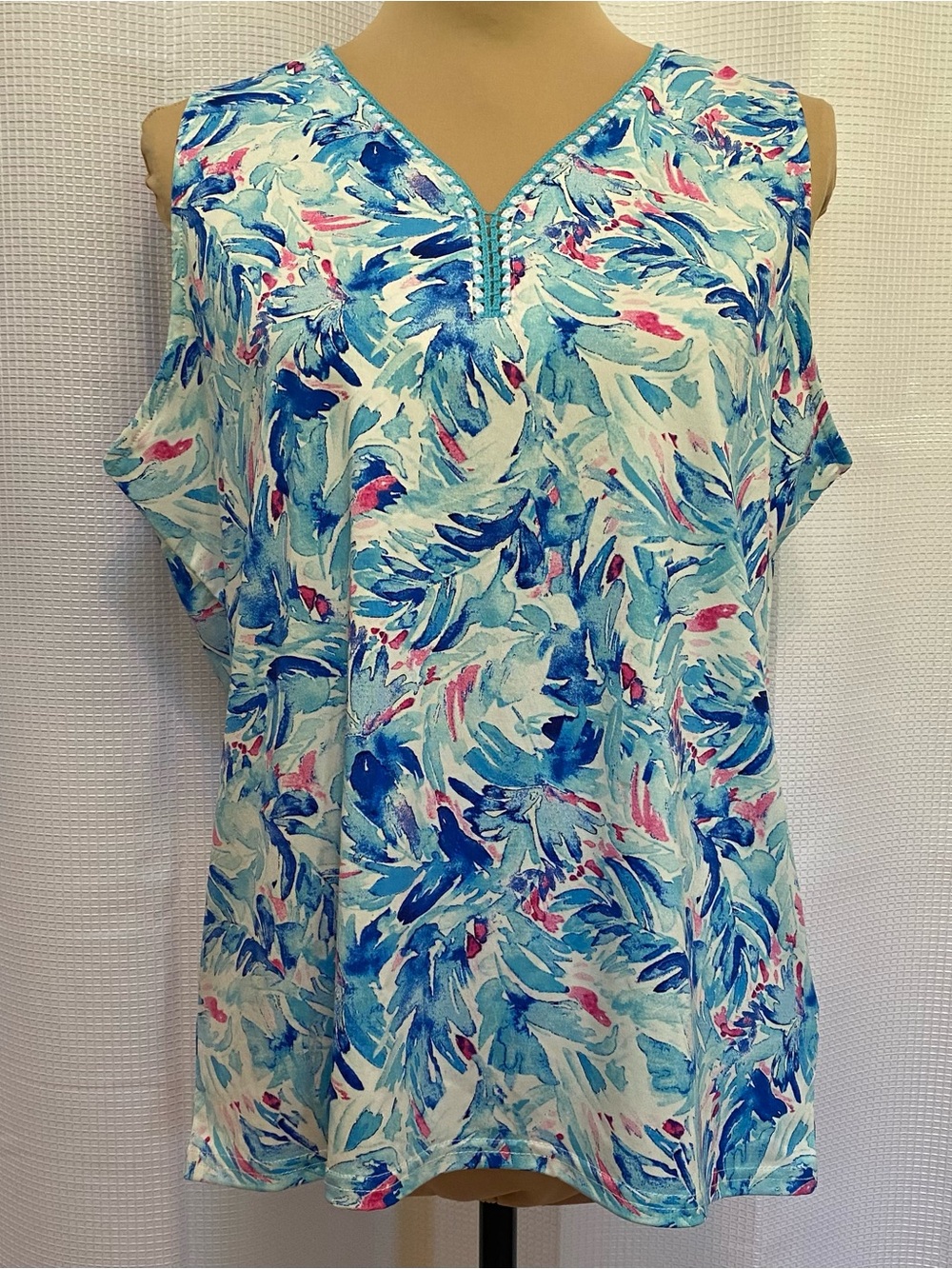 Ladies ISLAND COLLECTION Stella Parker Sleeveless V-Neck Top Size L NWT